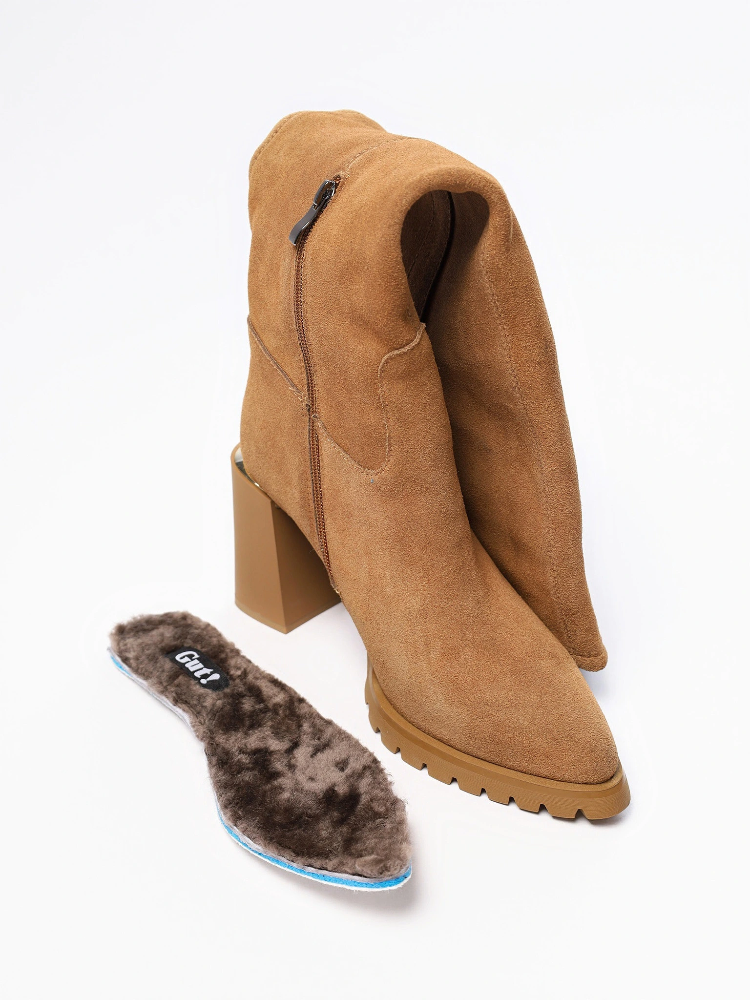 Сапоги коричневого цвета на высоком каблуке